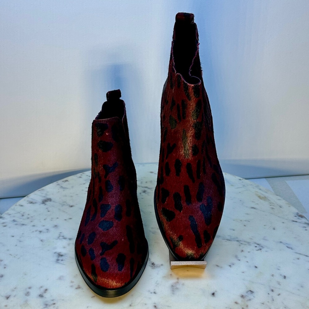 Vince Camuto Burgundy Leopard Print Calf Hair Chelsea Ankle Boots 7W 37.5
